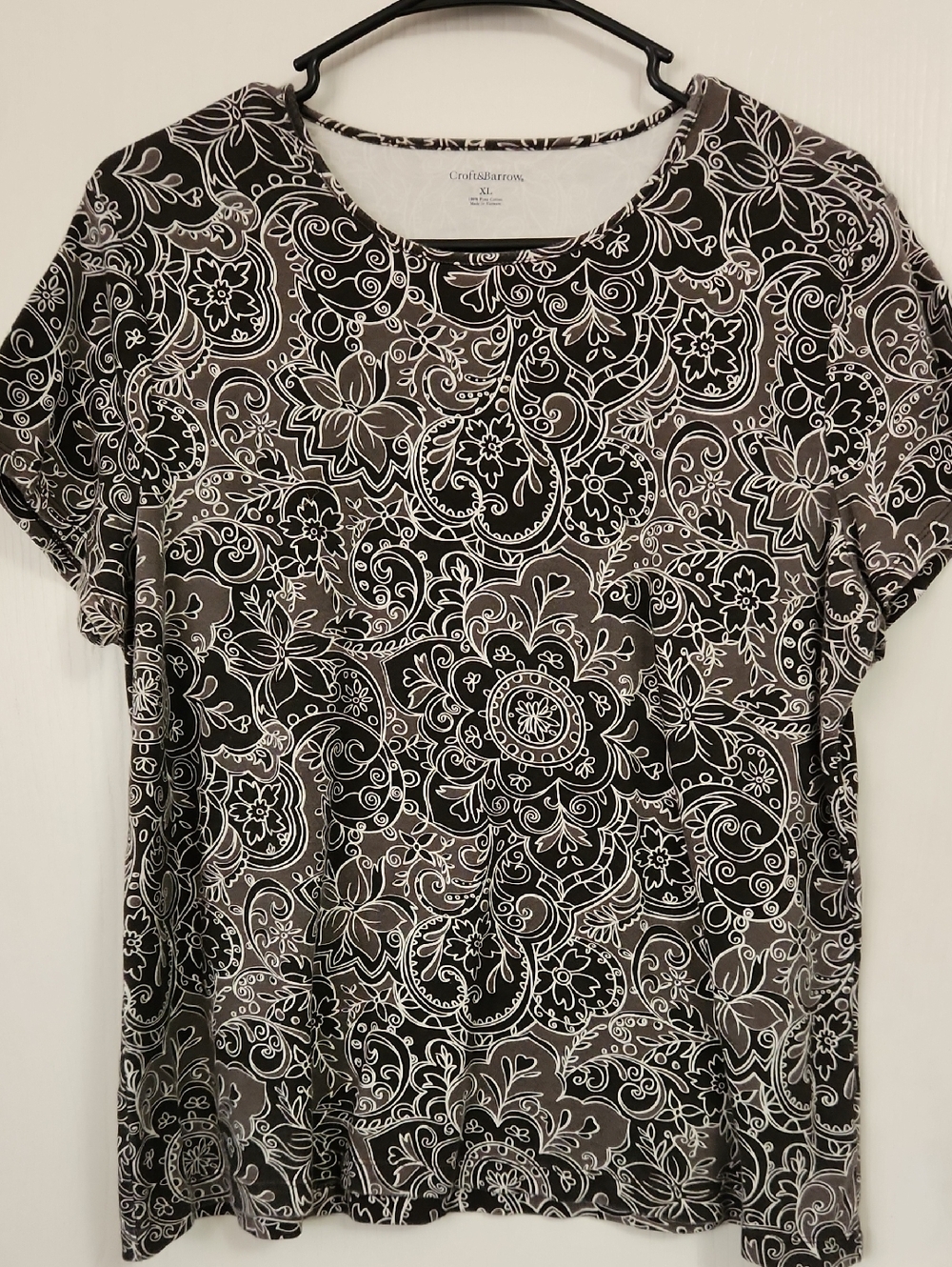 croft & barrow Black and Taupe Floral Paisley Short Sleeve Tee
